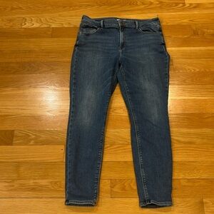 Old navy women rockstar super skinny built-in warm high rise jeans size 16.